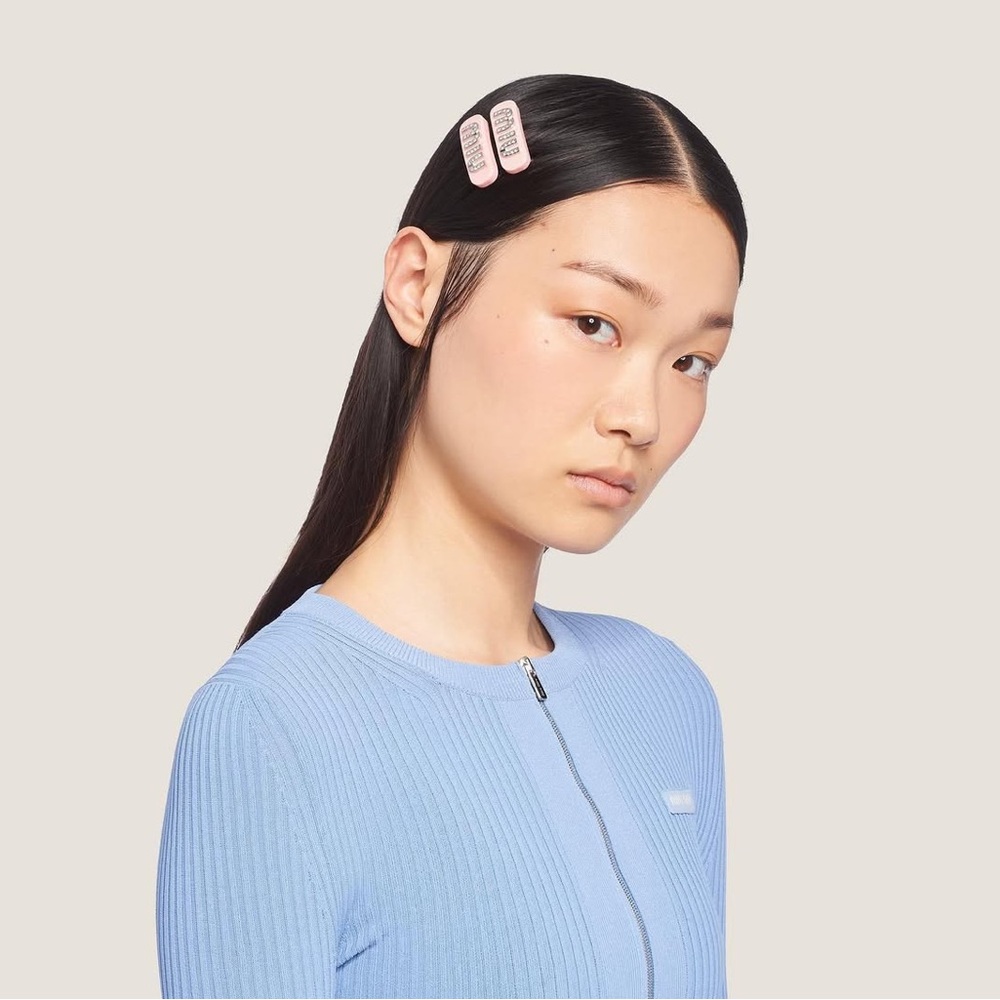 Miu Miu
Plexiglas and metal hair clip Pink - Picture 2 of 3